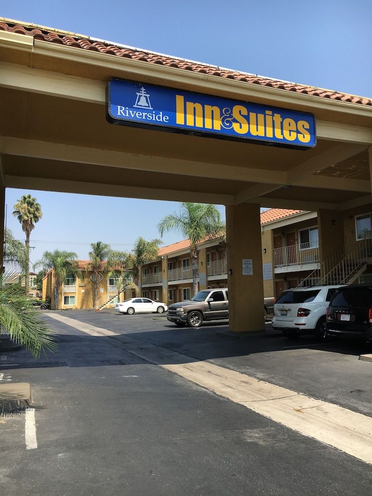 Riverside Inn & Suites
