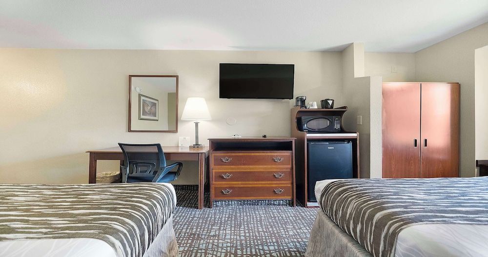SureStay Plus Hotel by Best Western Rocklin Standard Room, 2 Queen Beds, Non Smoking, Refrigerator & Microwave 7
