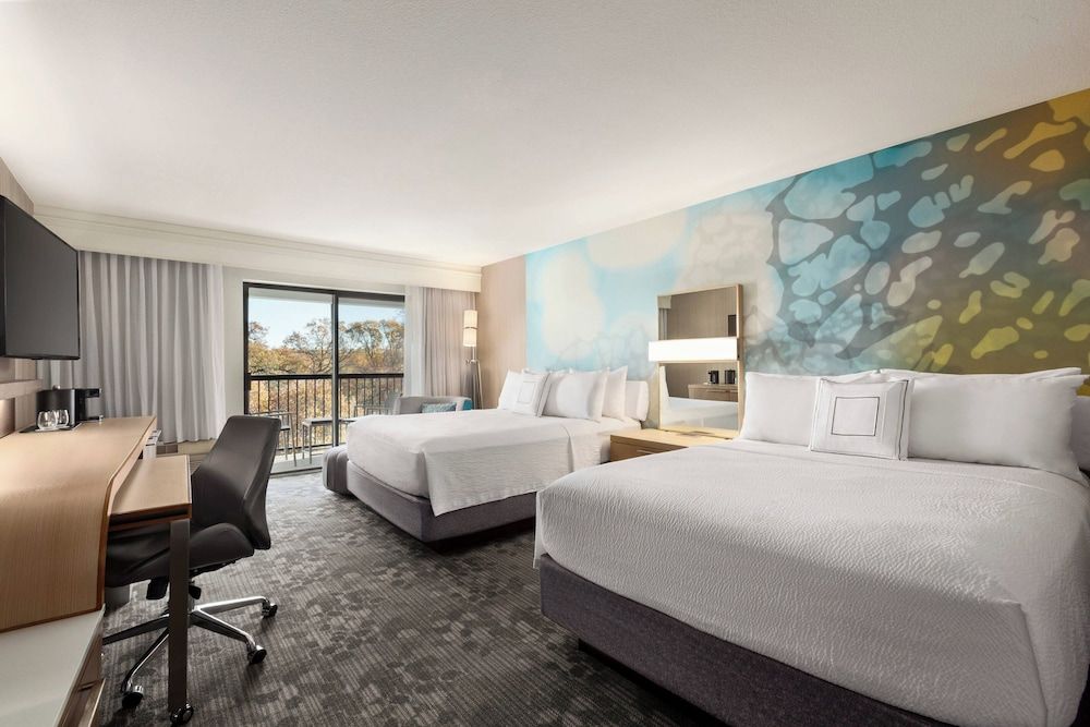 Room, 2 Queen Beds (Mobility Accessible, Tub)