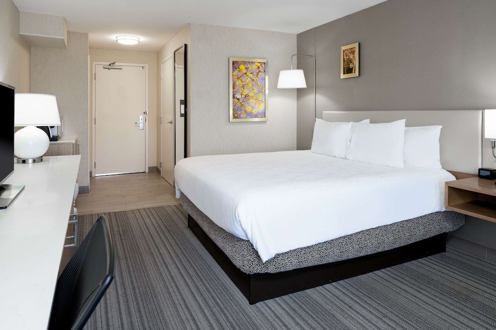 Room, 1 King Bed (Drinks & Snacks)