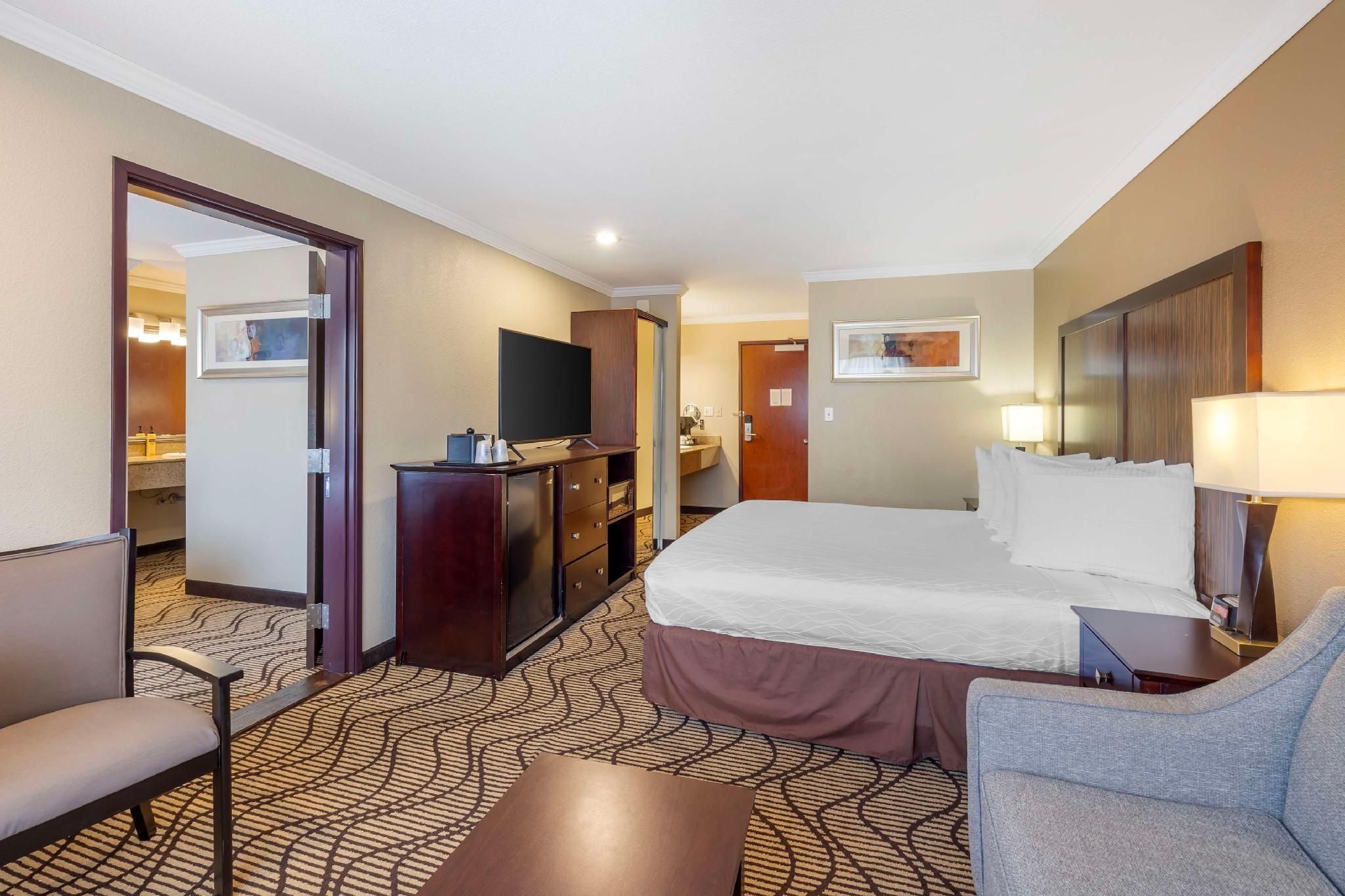 Suite - 2 King Beds, Nonsmoking, Executive Wing, Two Bathrooms, Sofabed
