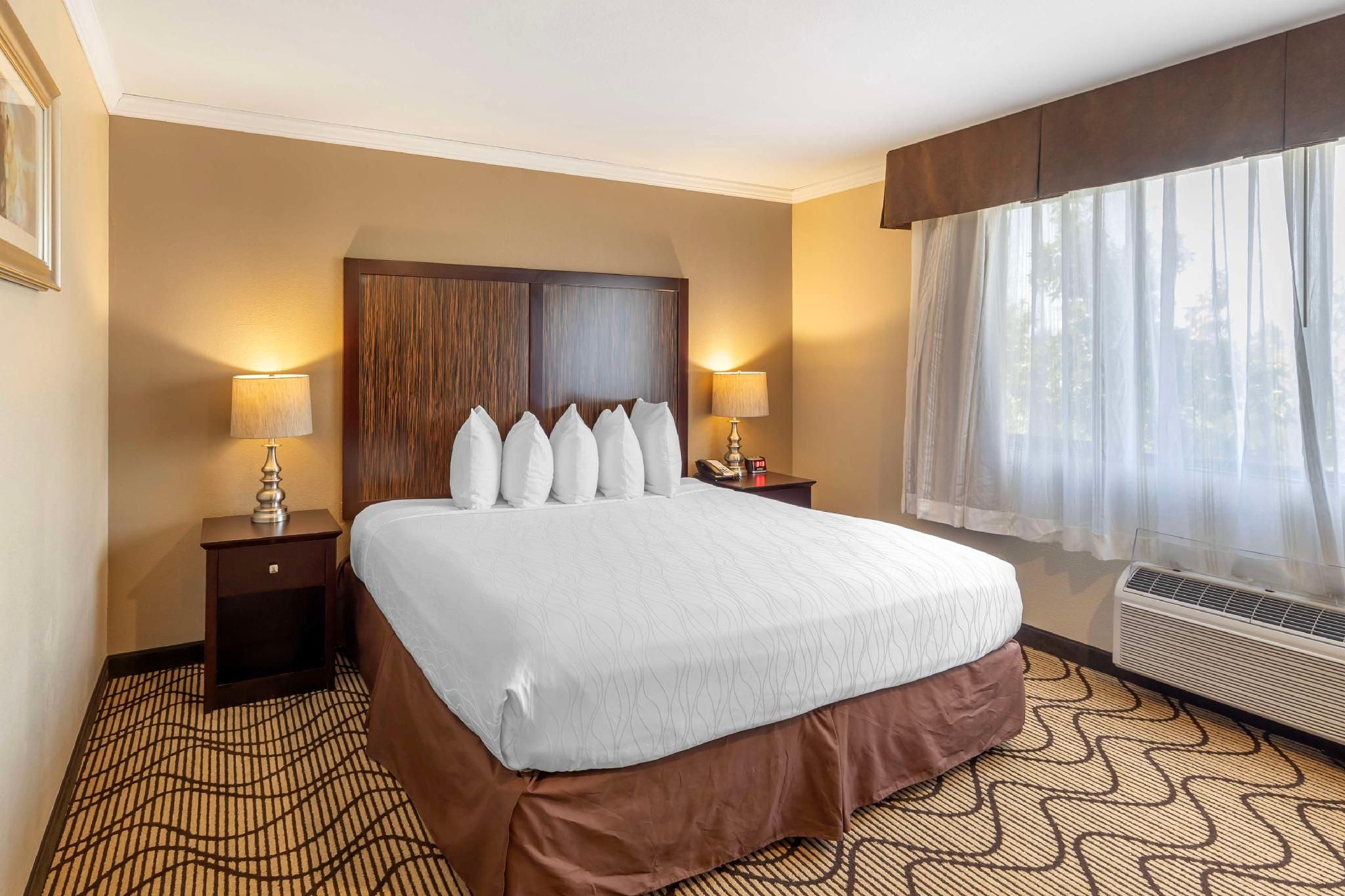 Suite - 1 King Bed, Nonsmoking, Executive Wing, Jetted Tub