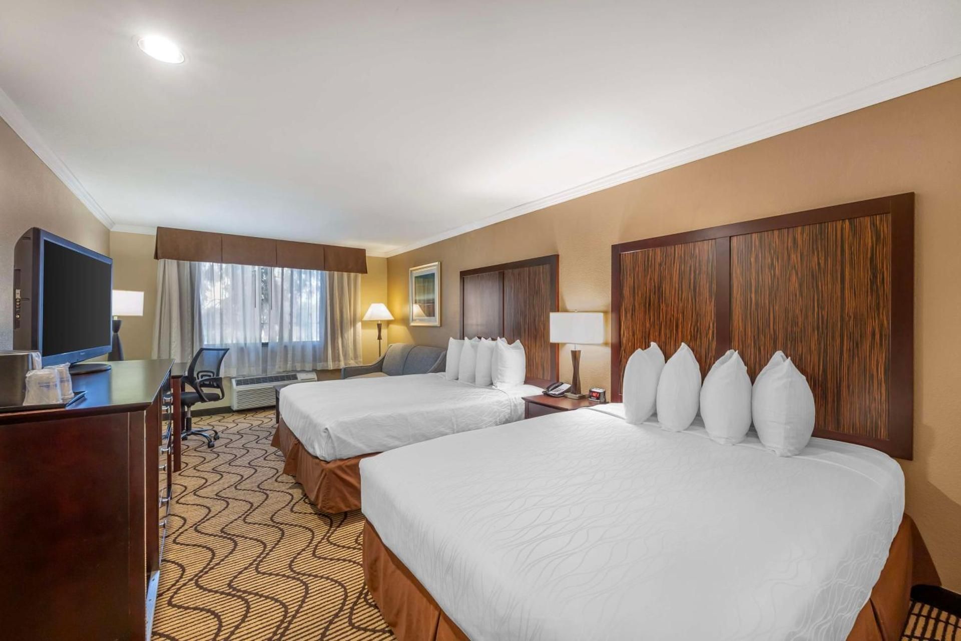 2 Queen Beds, Nonsmoking, Sofabed