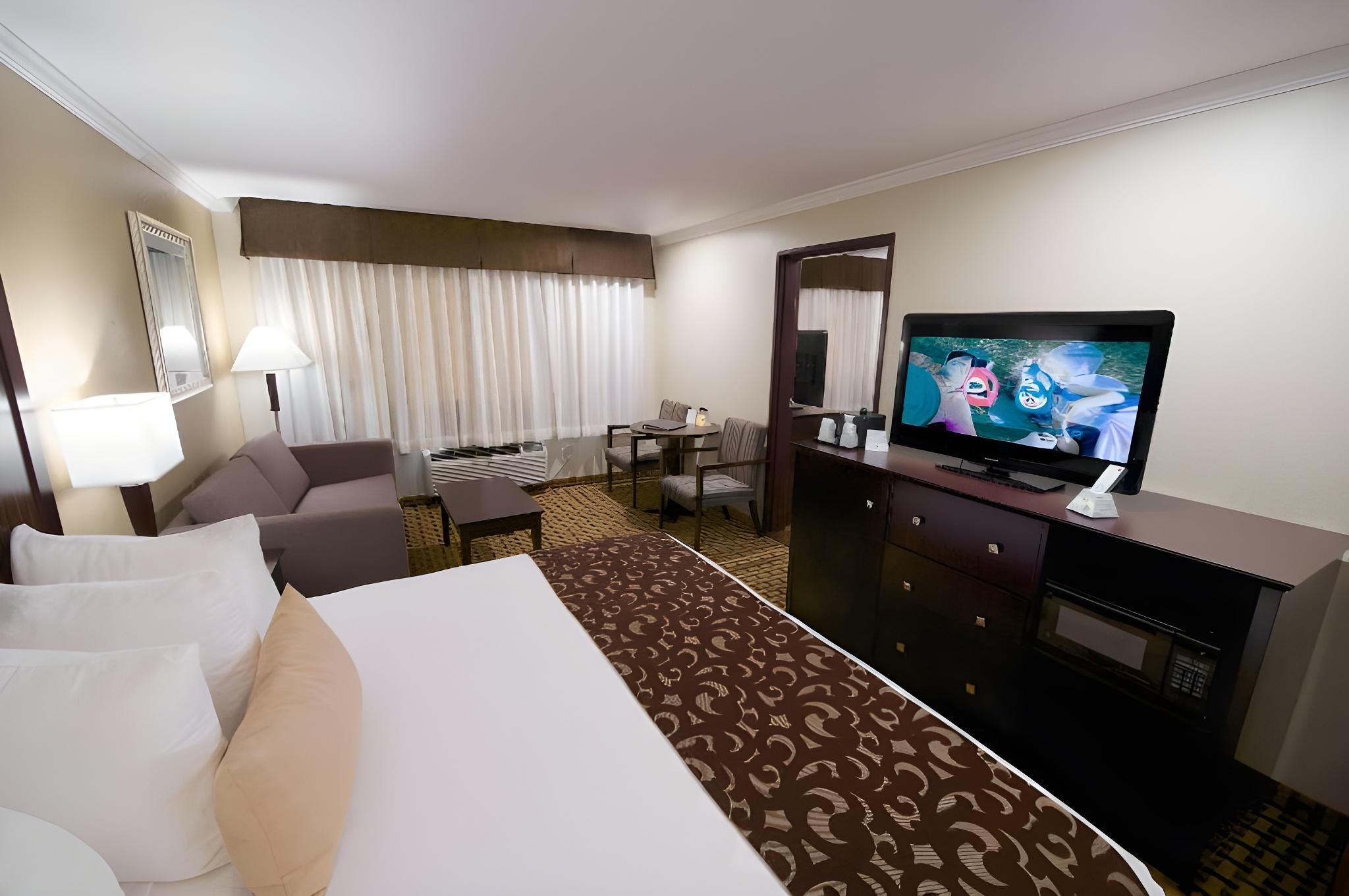 Suite - 2 King Beds, Nonsmoking, Executive Wing, Two Bathrooms, Sofabed