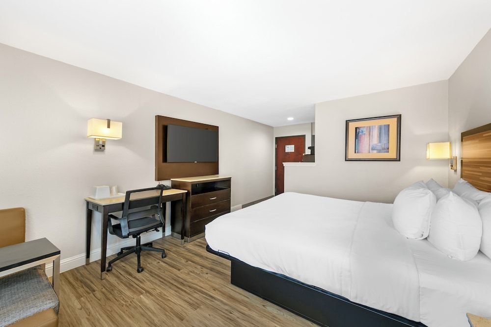 Room, 1 King Bed, Accessible, Non Smoking (Efficiency)