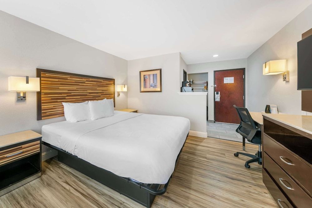 Suite, 1 King Bed, Non Smoking