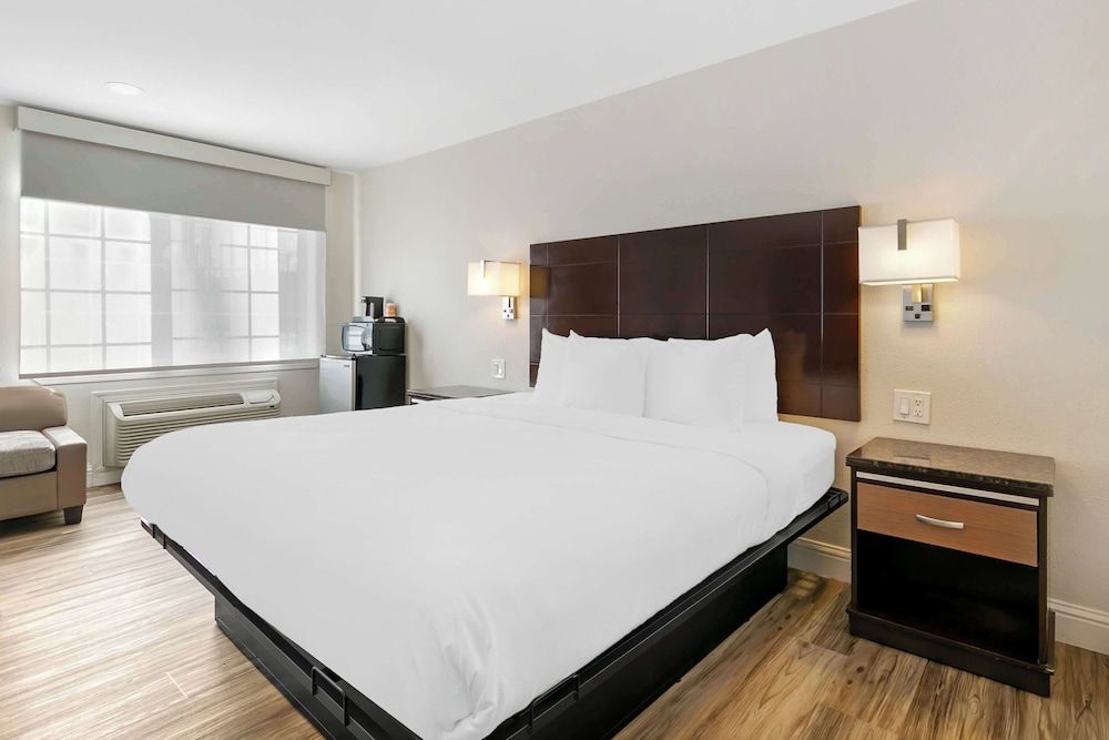 Room, 1 King Bed, Accessible, Non Smoking