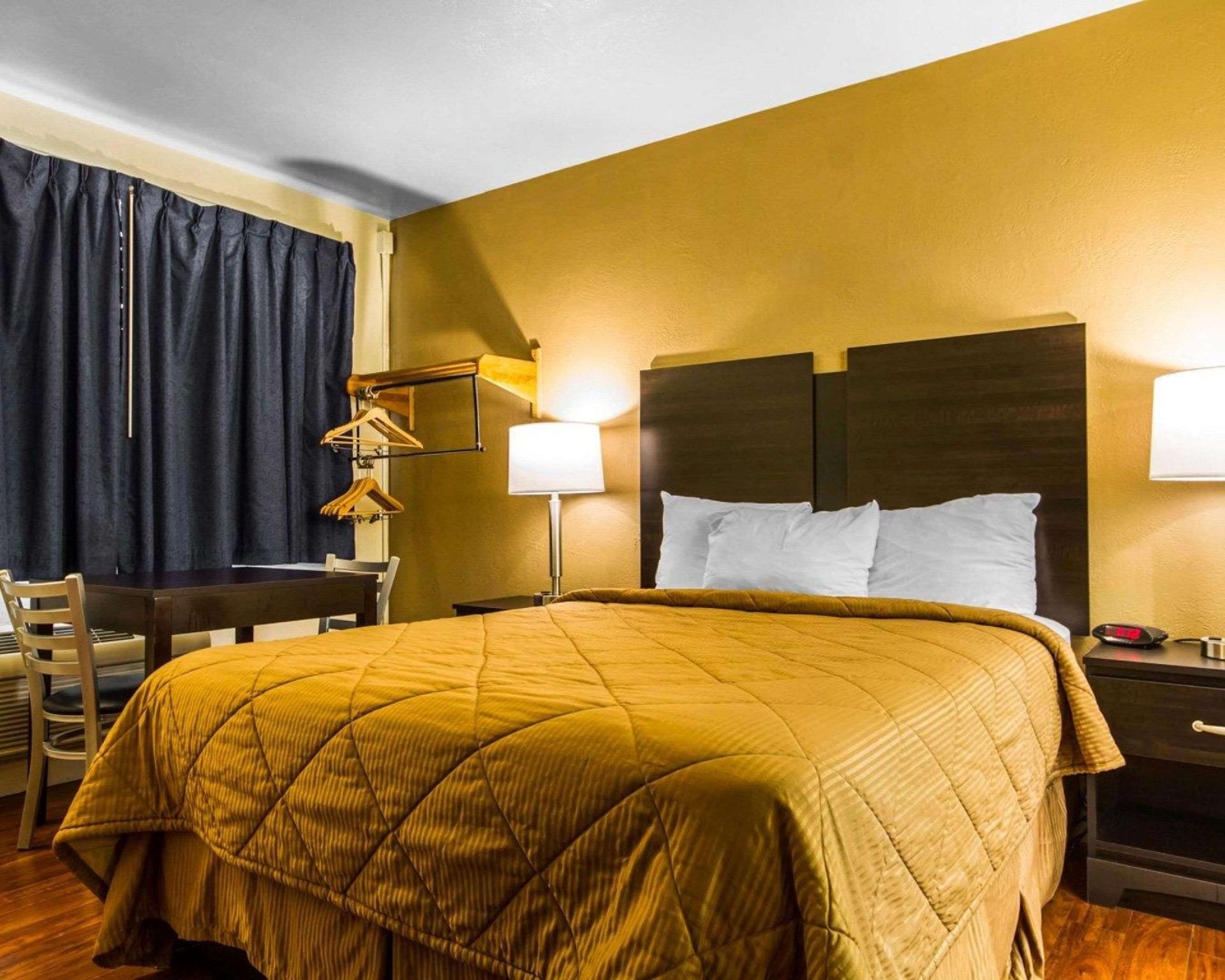 1 Queen Bed, Nonsmoking, Accessible