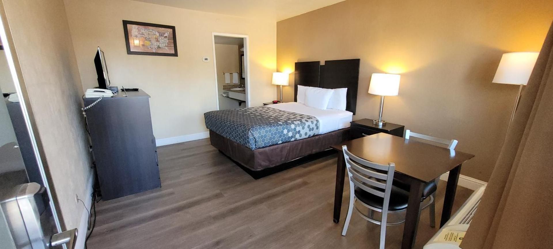 1 Queen Bed, Nonsmoking