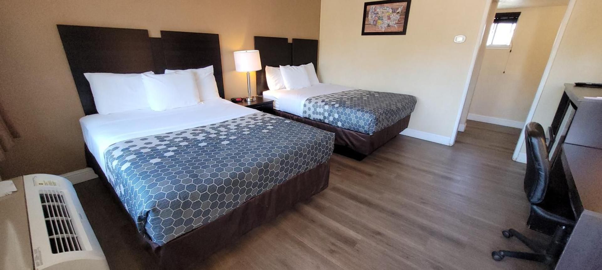 2 Double Beds