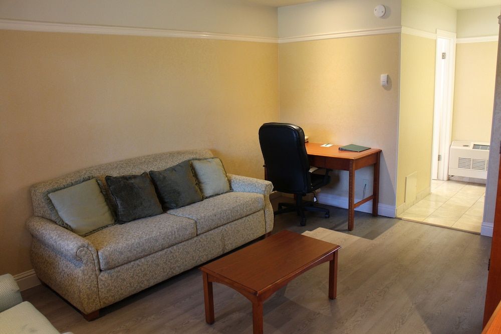 Laurel Inn Motel Executive King Suite 5