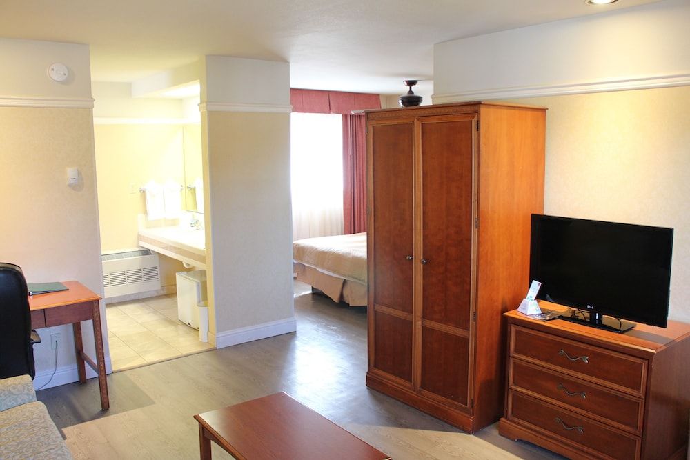 Laurel Inn Motel Executive King Suite