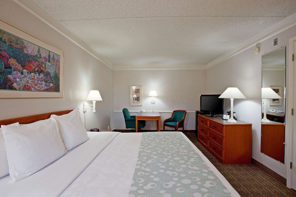 Premium Suite, 1 King Bed, Non Smoking (One Bedroom)