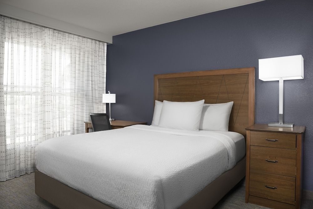 Suite, 2 Bedrooms, Fireplace (Mobility Accessible, Tub)