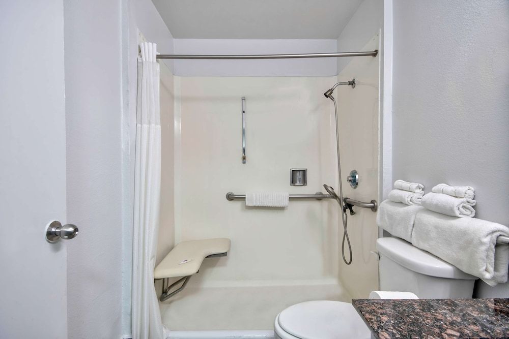 Studio 6 Suites – San Bernardino, CA Standard Suite, 1 King Bed, Accessible, Non Smoking 9