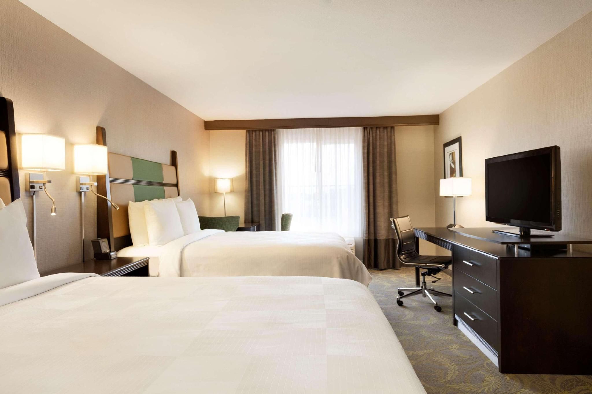 2 Queen Beds, Nonsmoking, Accessible