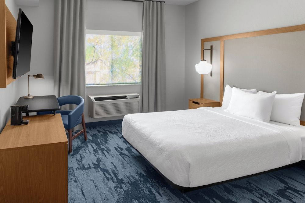 Room, 1 King Bed, Non Smoking (Hearing Accessible)
