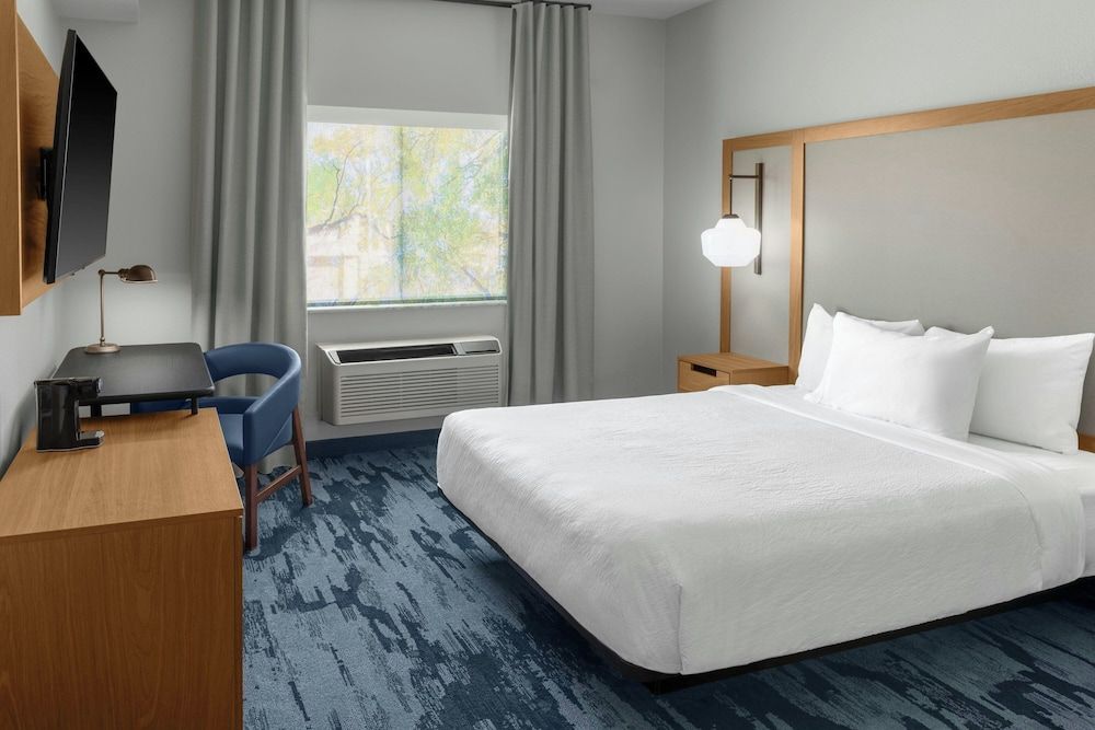 Room, 1 Queen Bed (Mobility Accessible, Tub)