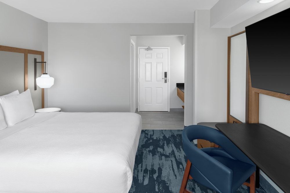Room, 1 King Bed, Non Smoking (Hearing Accessible)