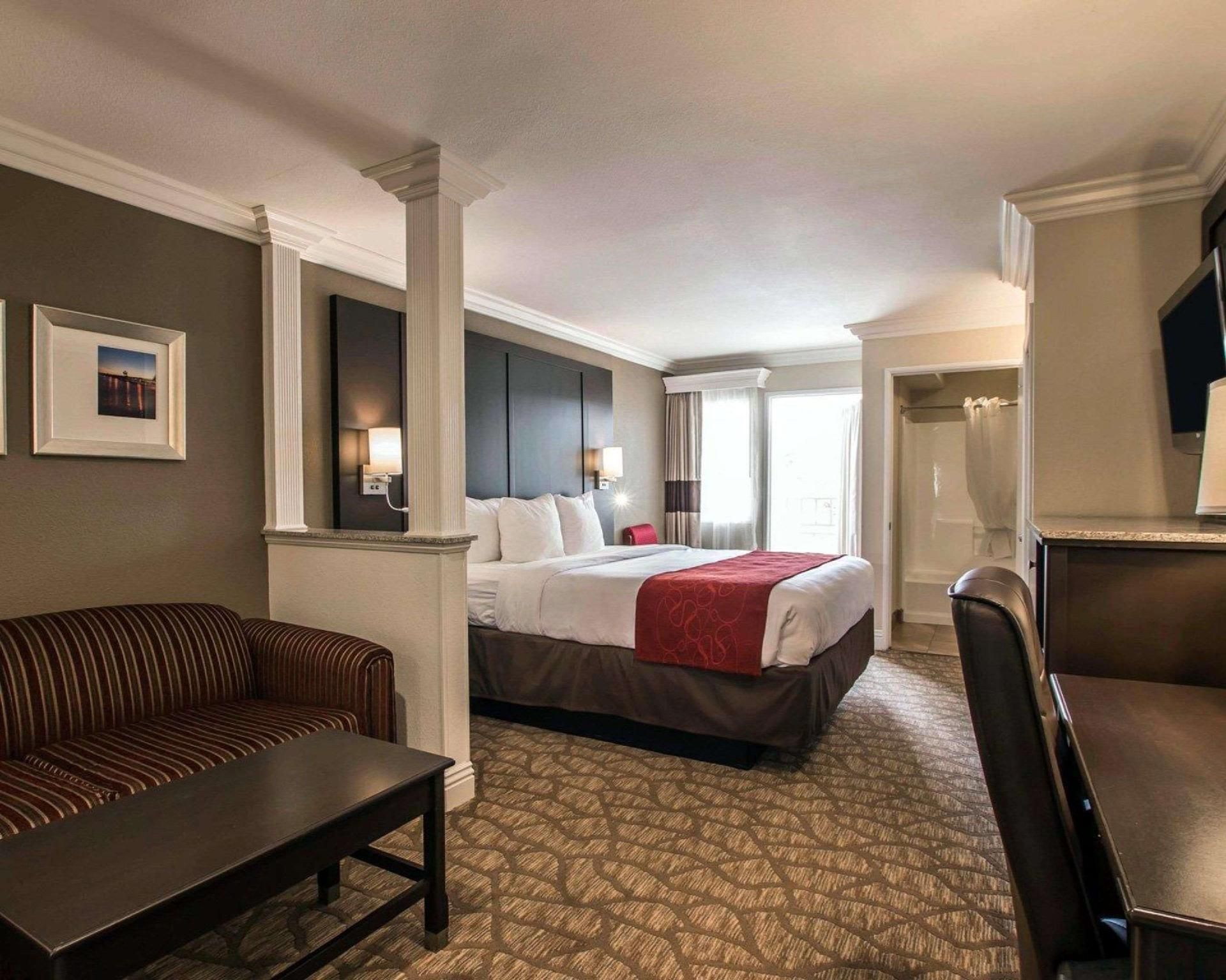 1 King Bed, Suite, Nonsmoking, Accessible