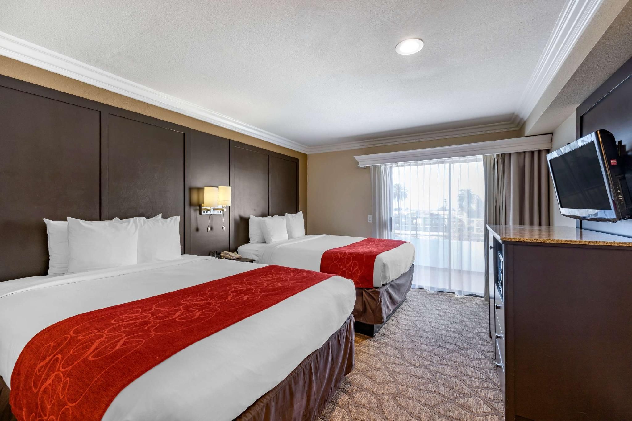 2 Queen Beds, Suite, Nonsmoking