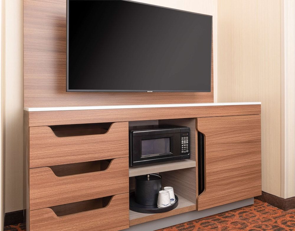 One King Bed, Non-Smoking, Accessible