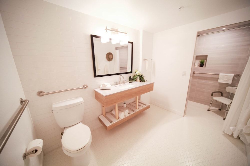 The Surfbreak Hotel Room, 2 Queen Beds, Accessible 12