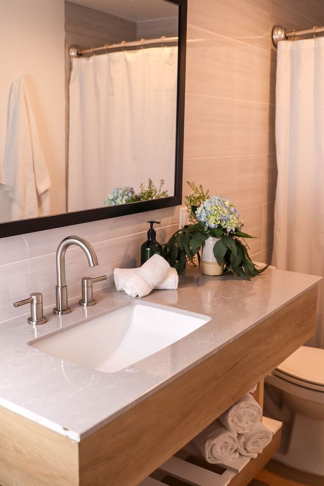 The Surfbreak Hotel Room, 2 Queen Beds, Accessible 13