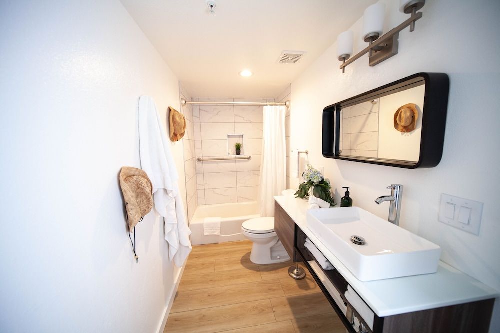 The Surfbreak Hotel Room, 2 Queen Beds, Accessible 11