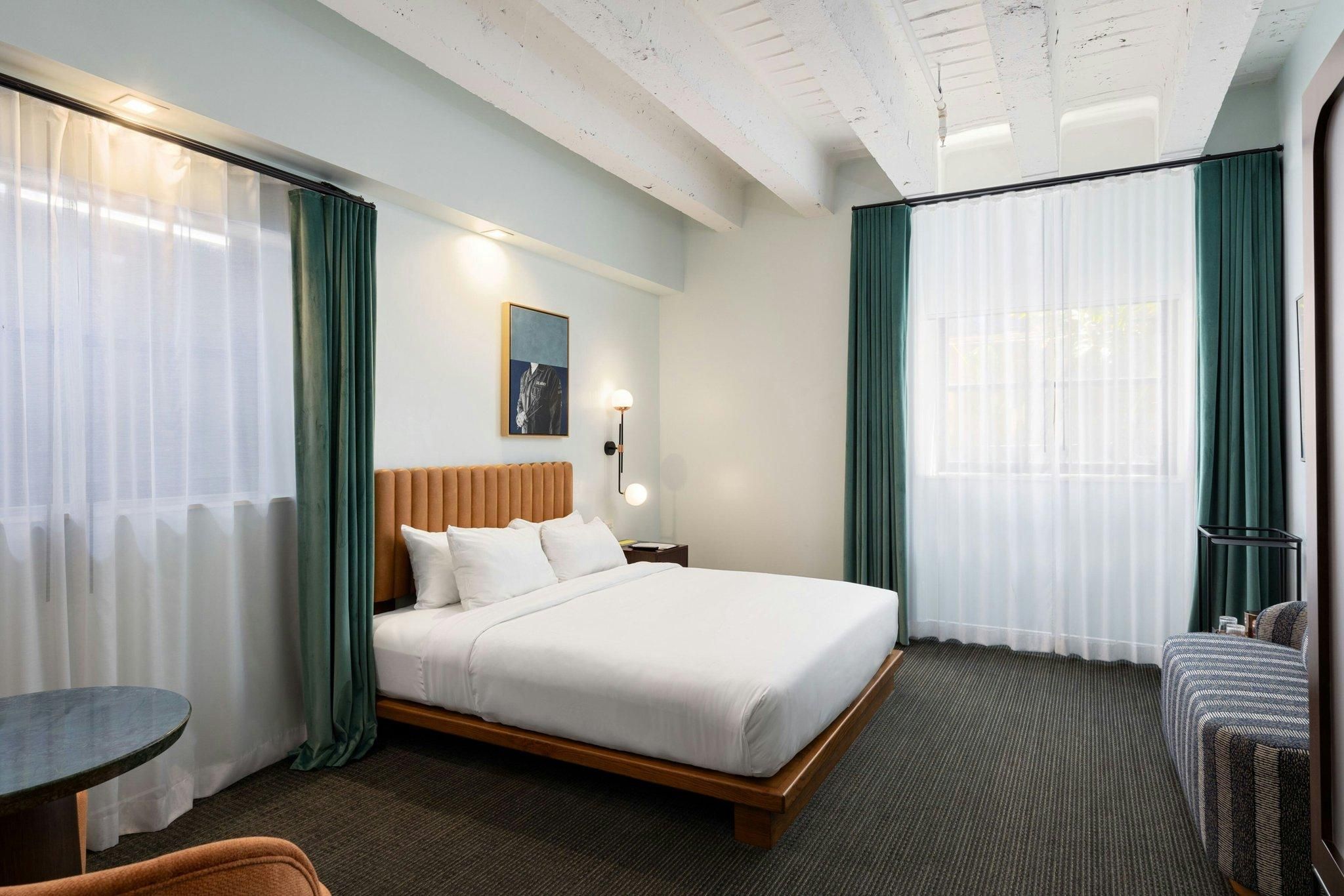 City Level Below Ground, Larger Guest room, 1 King, No view