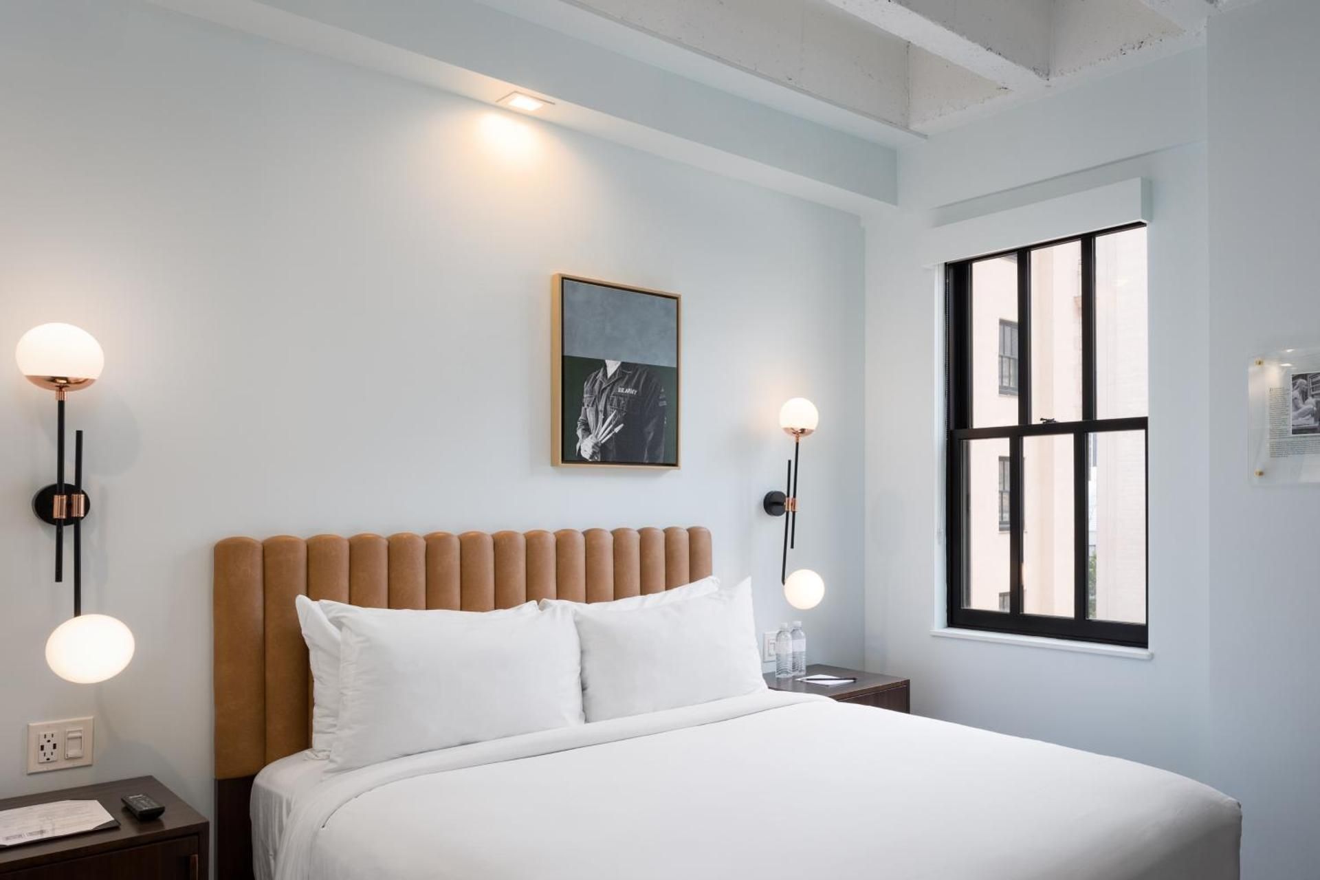 Smaller Cozy Queen Room - Mobility/Hearing Accessible with Tub