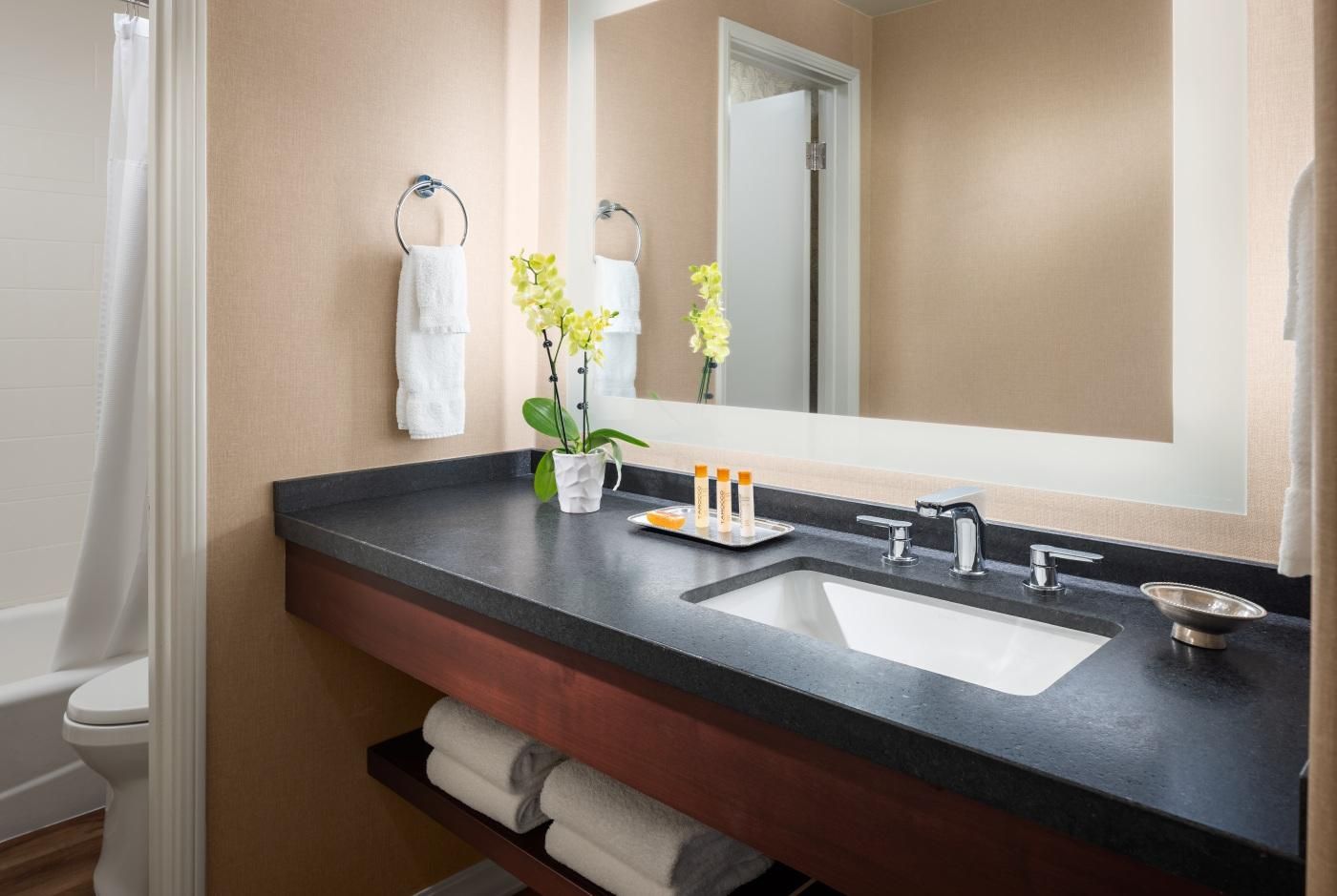 Bay Suite 1 King