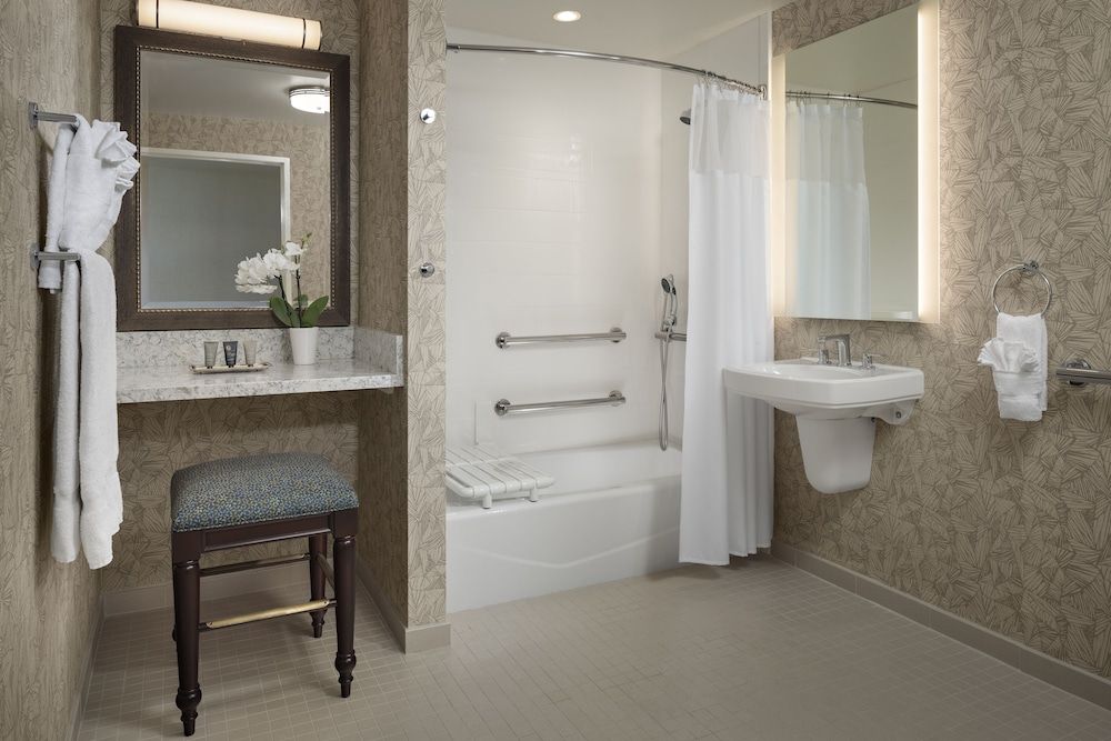 Room, 1 King Bed with Sofa bed, Accessible, Bay View (Bay Junior Suite 1 King Accessible Tu)