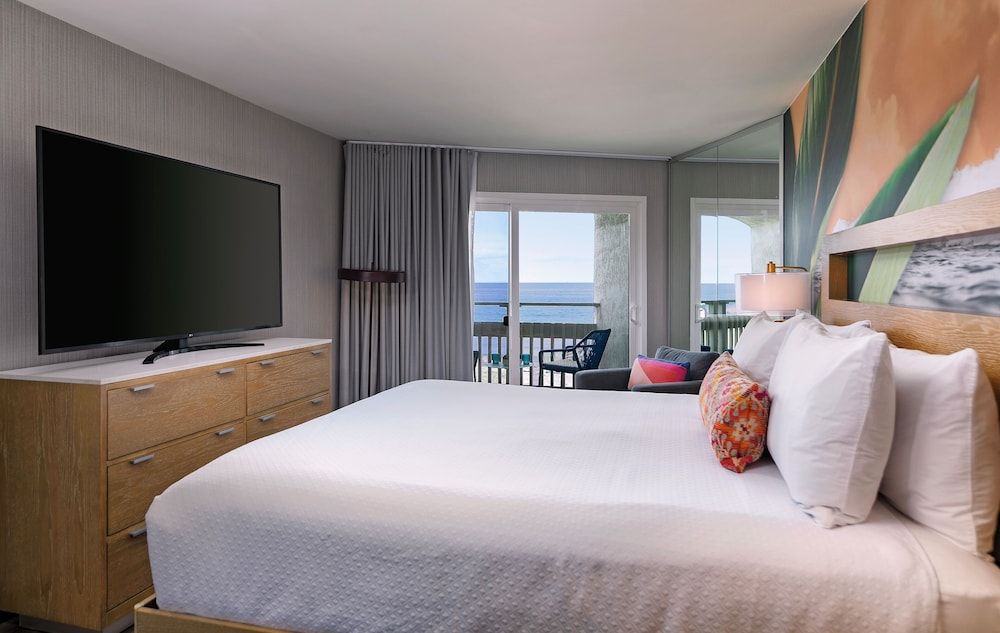 Suite, 1 King Bed, Balcony, Ocean View
