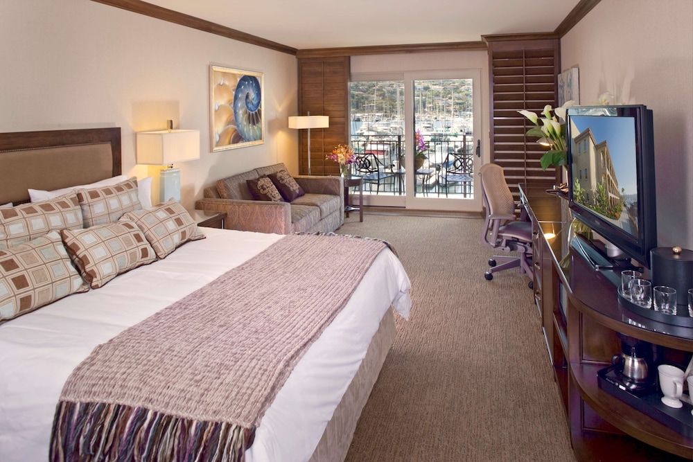 Standard Room, 1 King Bed, Non Smoking, Refrigerator & Microwave