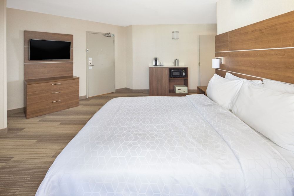 undefined Holiday Inn Express San Diego Airport - Old Town by IHG 10