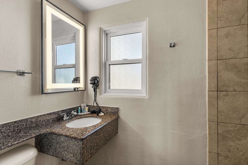 undefined Comfort Inn San Diego Airport At The Harbor 10