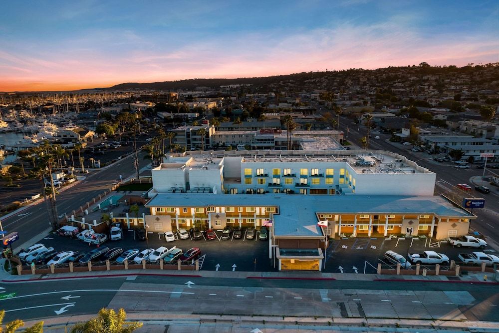 undefined Comfort Inn San Diego Airport At The Harbor 4