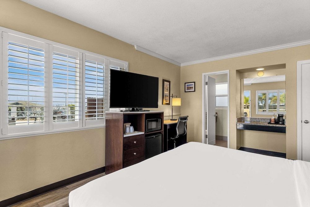undefined Comfort Inn San Diego Airport At The Harbor 9