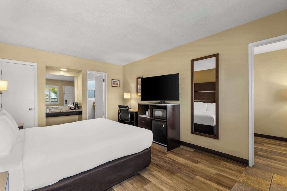 undefined Comfort Inn San Diego Airport At The Harbor 5