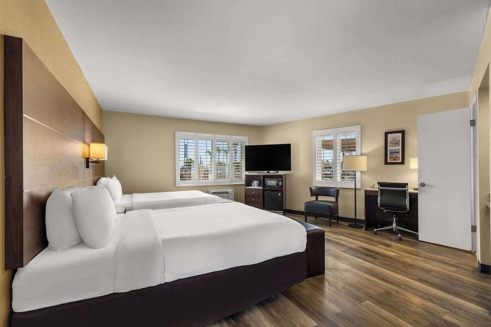 undefined Comfort Inn San Diego Airport At The Harbor 2