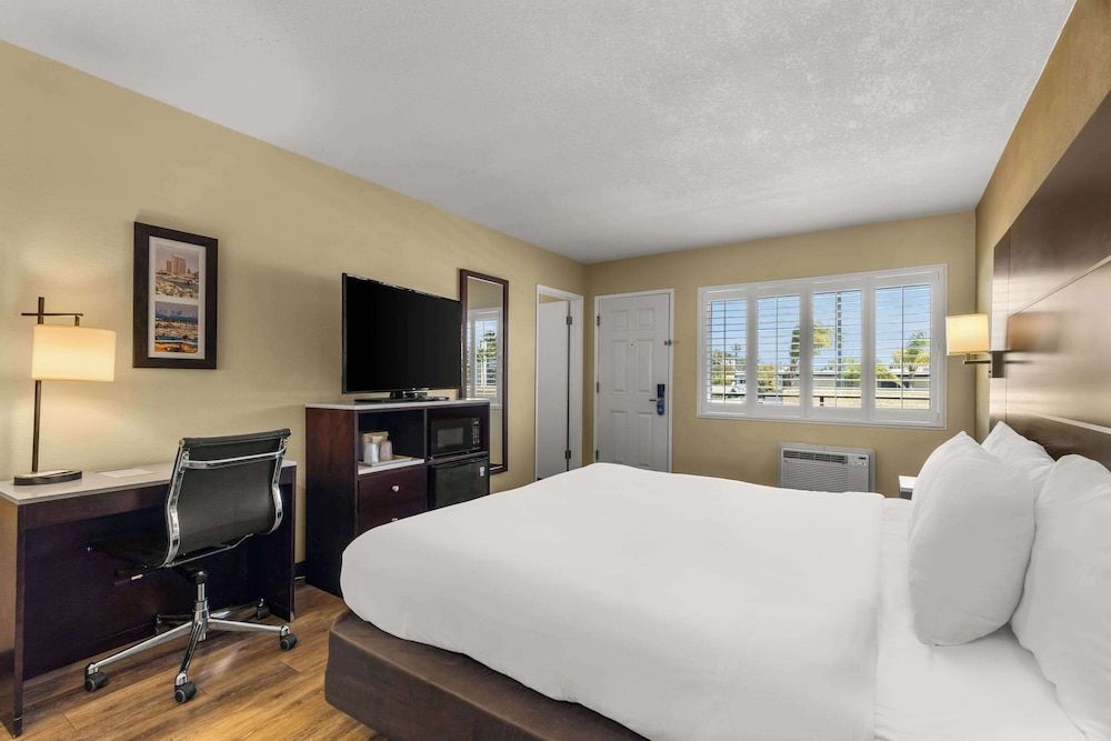 undefined Comfort Inn San Diego Airport At The Harbor 6