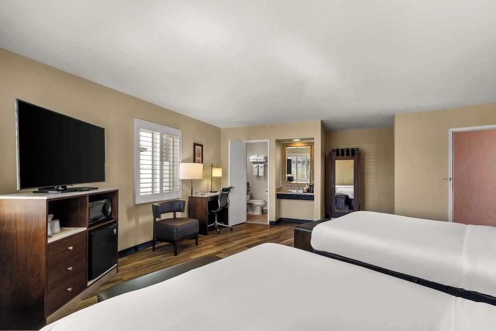 undefined Comfort Inn San Diego Airport At The Harbor 7