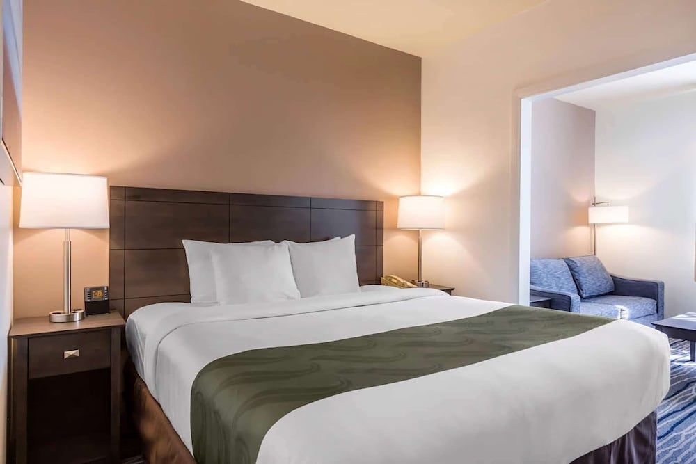 undefined Ramada Suites by Wyndham San Diego 3