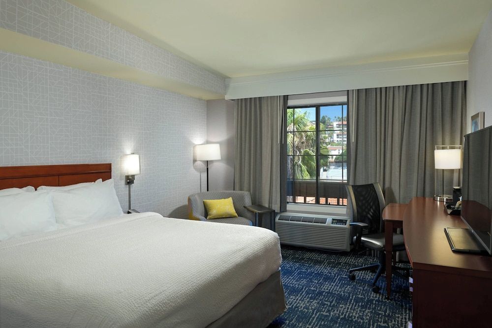 undefined Courtyard by Marriott Old Town 3