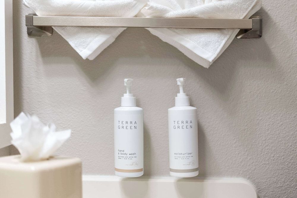 Days Inn by Wyndham San Diego Hotel Circle Standard Room, 2 Queen Beds, Non Smoking 11