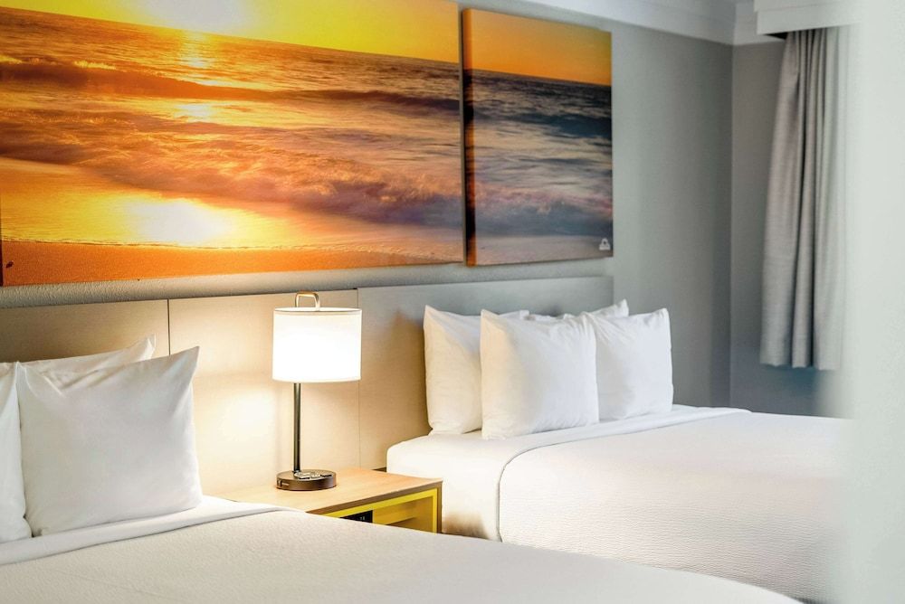 Days Inn by Wyndham San Diego Hotel Circle Standard Room, 2 Queen Beds, Non Smoking 5