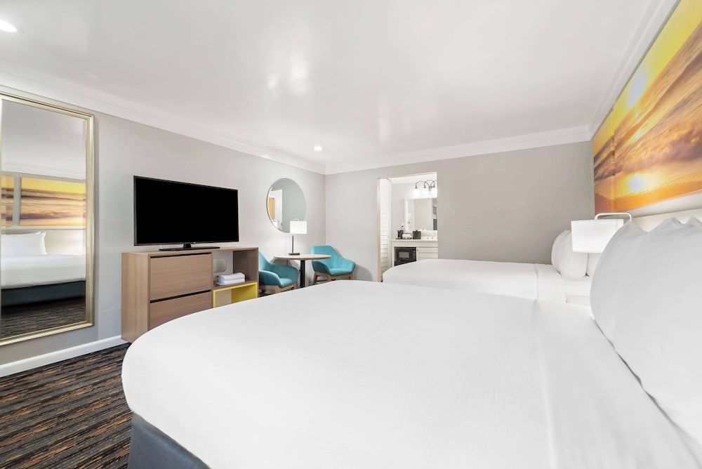 Days Inn by Wyndham San Diego Hotel Circle Standard Room, 2 Queen Beds, Non Smoking 3