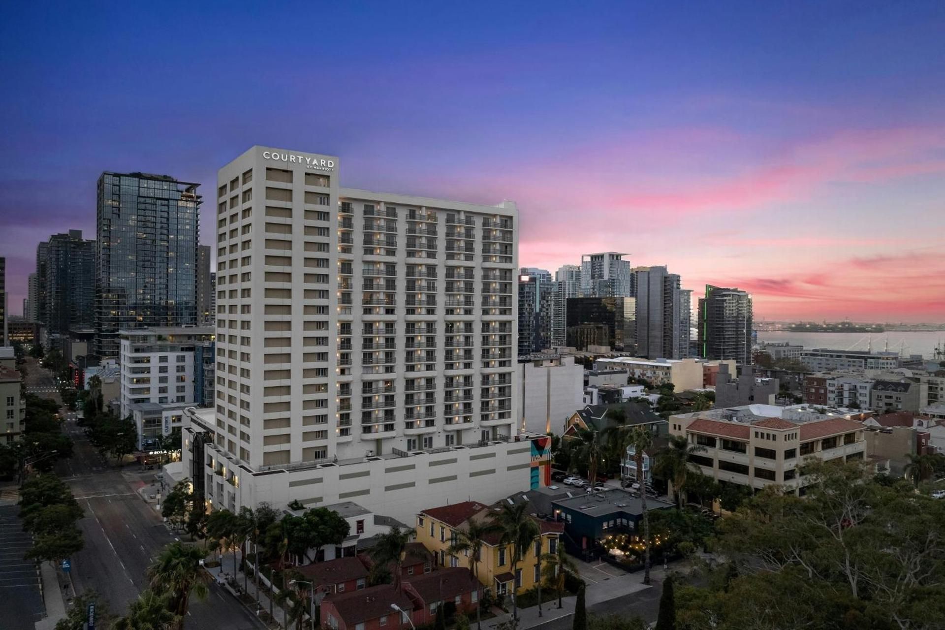 undefined Courtyard by Marriott San Diego Downtown Little Italy 4