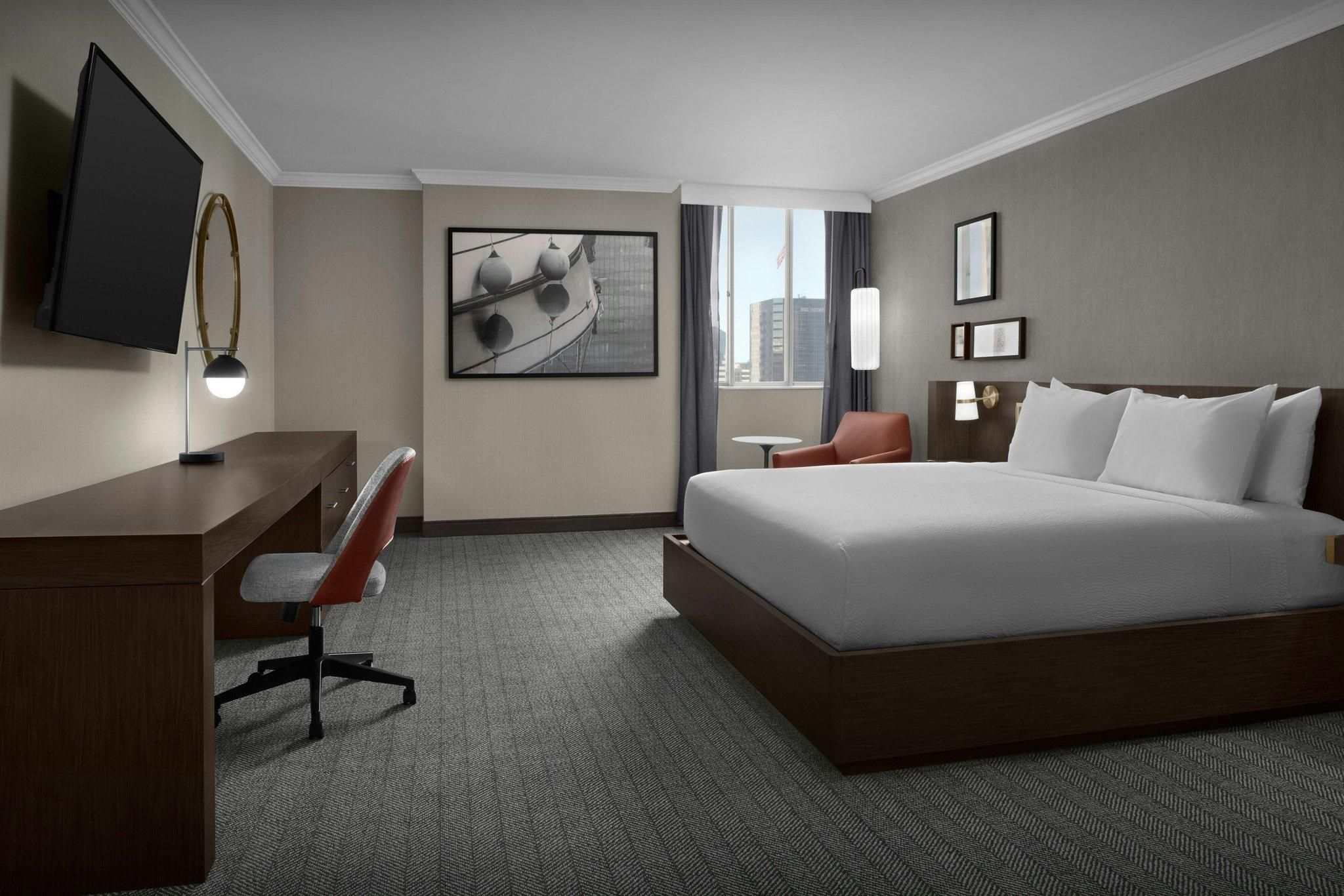 Allegro 780 SF, 1 Bedroom Suite, 1 King, Sofa bed, Corner room